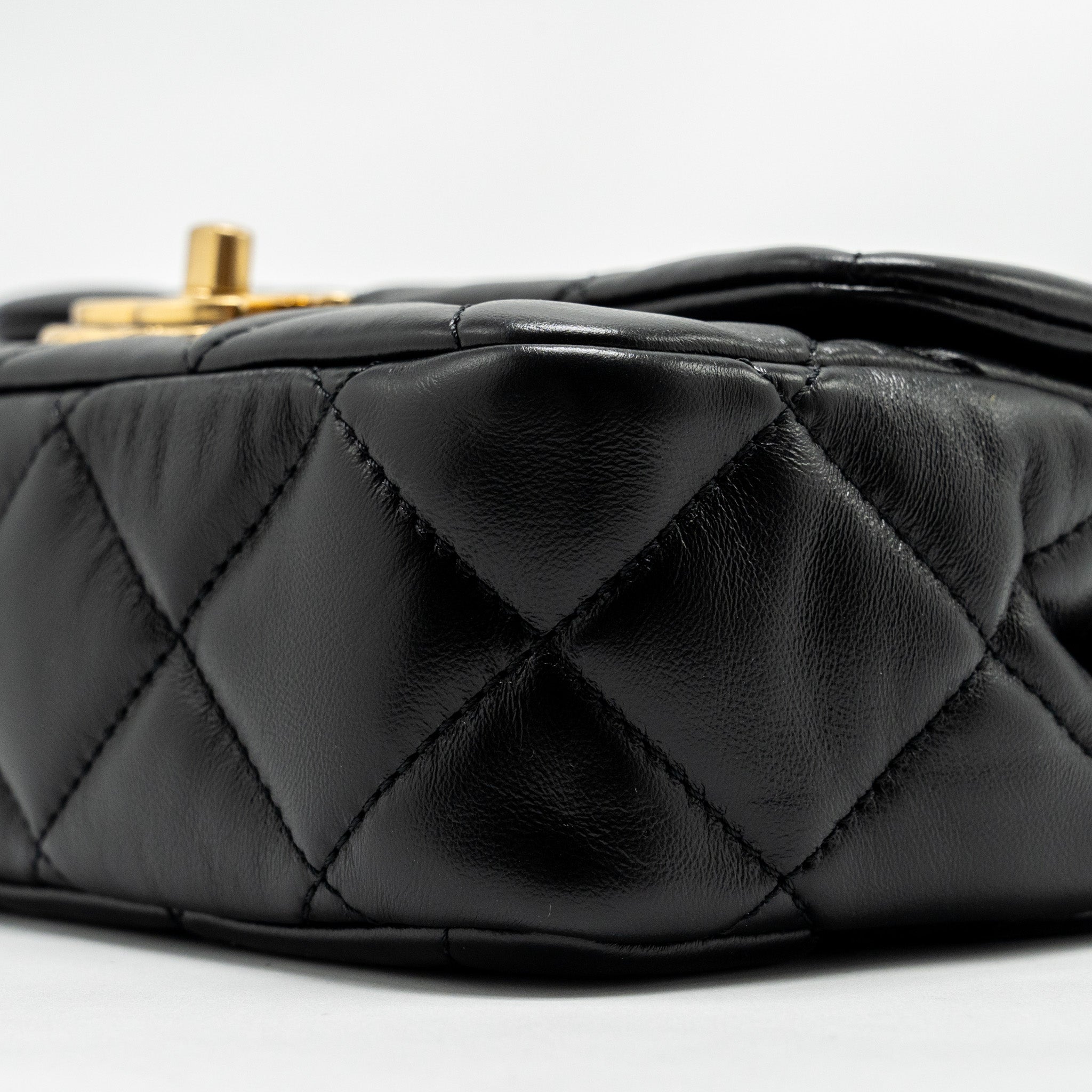 chanel-22b-mini-flap-bag-lambskin-black-ghw-microchip