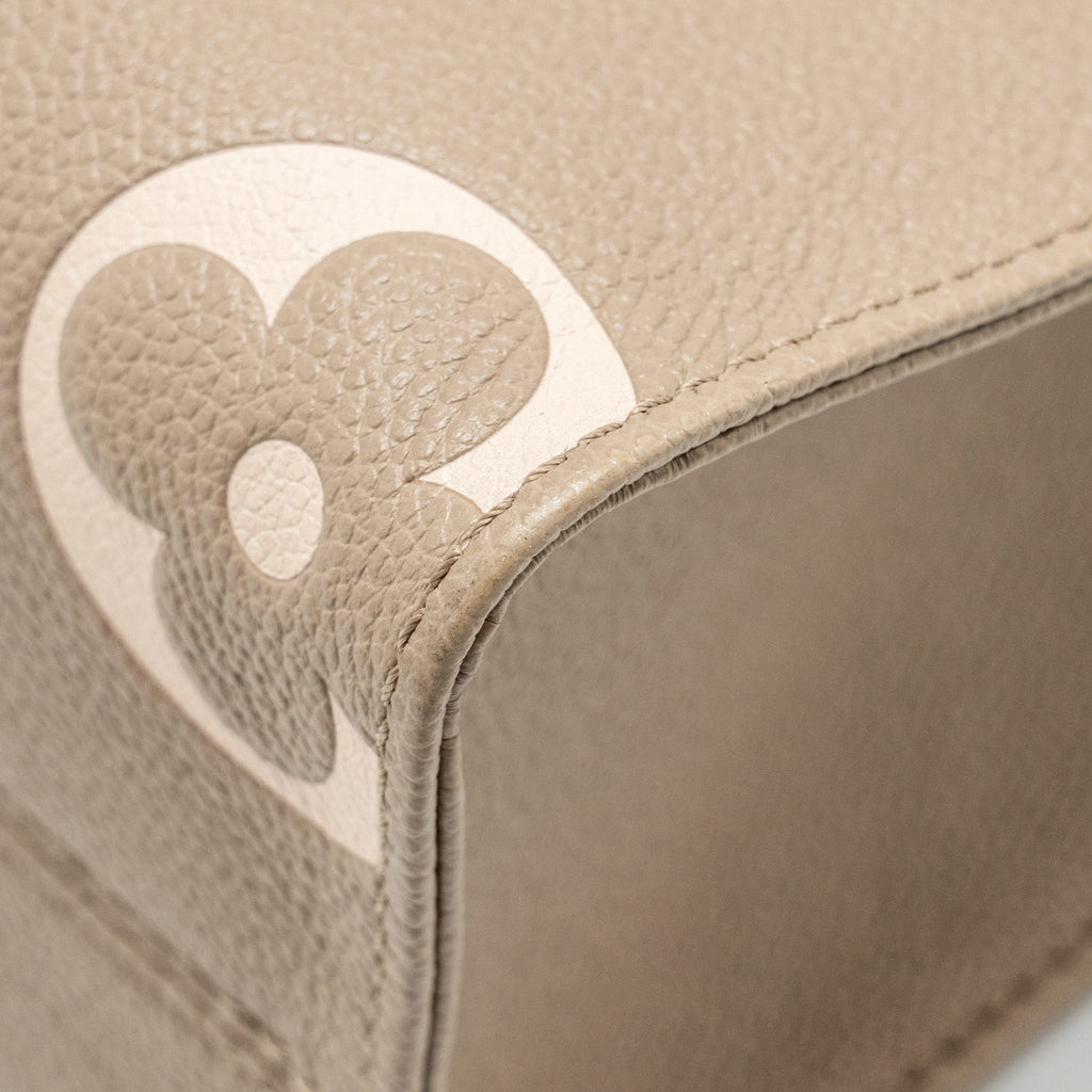 louis-vuitton-on-the-go-pm-bicolour-monogram-empreinte-leather-tourterelle-creme-ghw