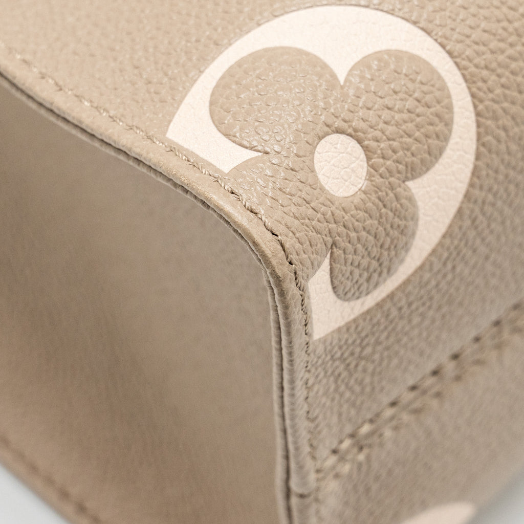 louis-vuitton-on-the-go-pm-bicolour-monogram-empreinte-leather-tourterelle-creme-ghw