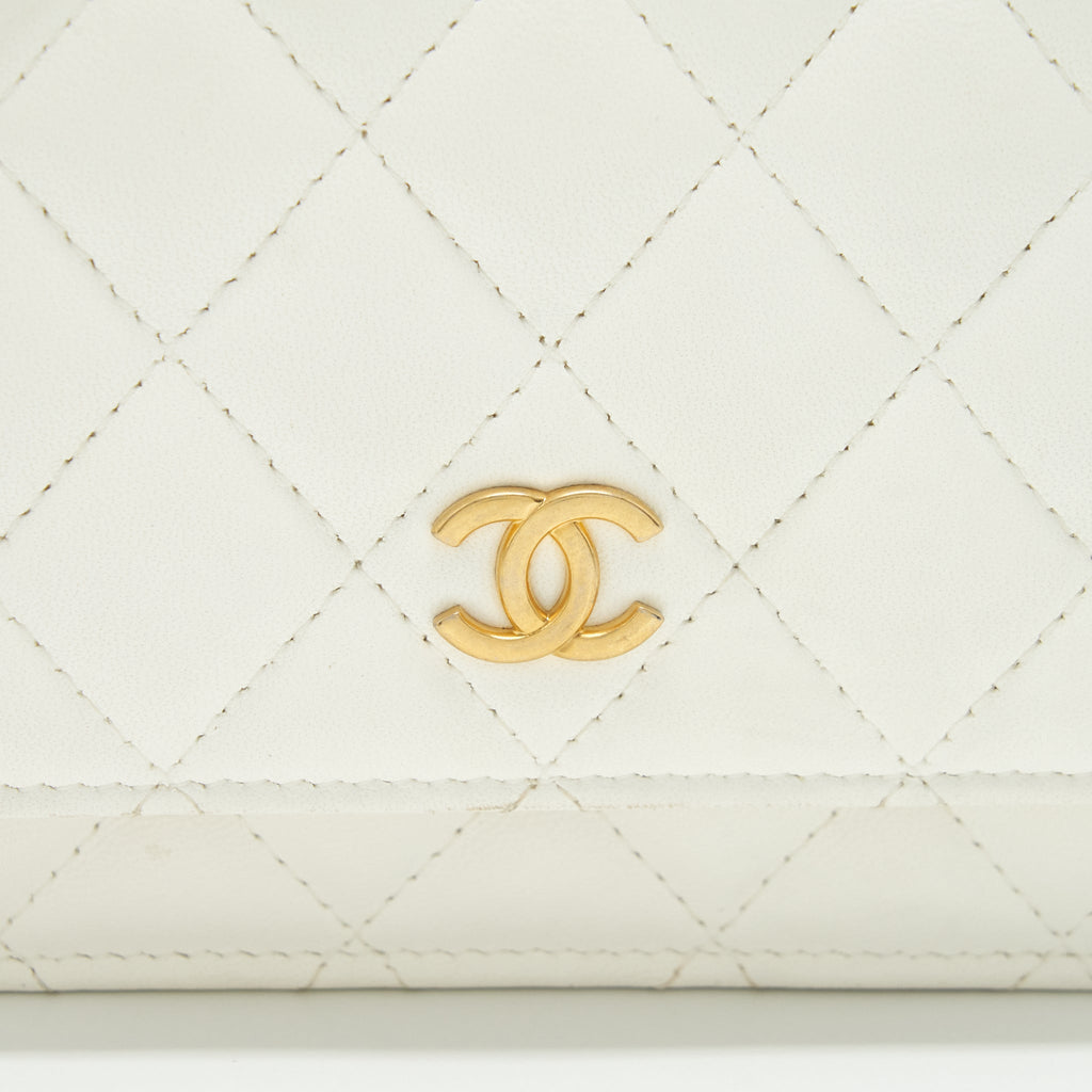 chanel-ruffles-mini-wallet-on-chains-white-ghw