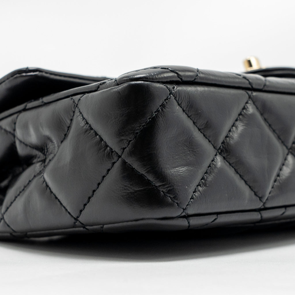 chanel-23a-classic-flap-clutch-shiny-calfskin-black-ghwmicrochip