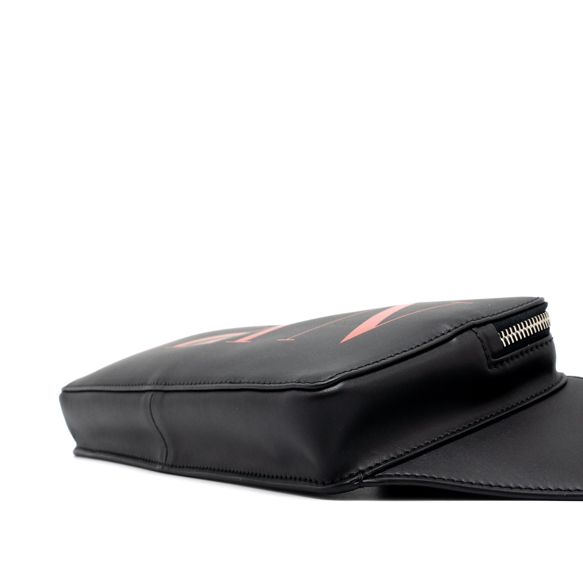 valentino-vltn-print-belt-bag-calfskin-black-red-shw