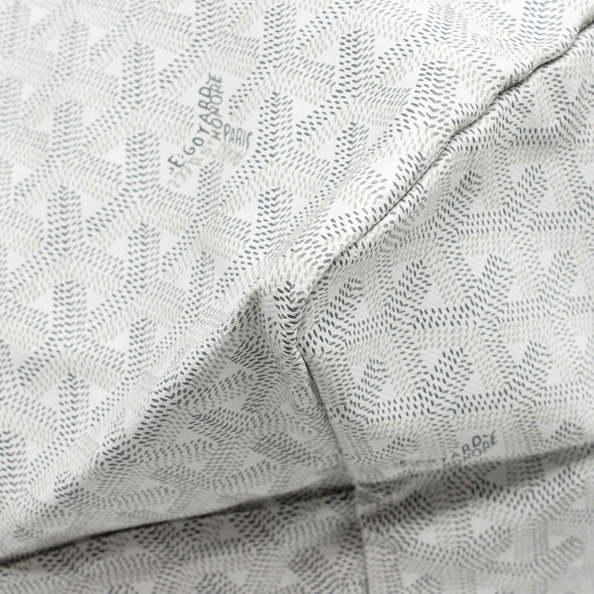goyard-saint-louis-tote-gm-bag-goyardine-canvas-calfskin-leather-white-shw-copy