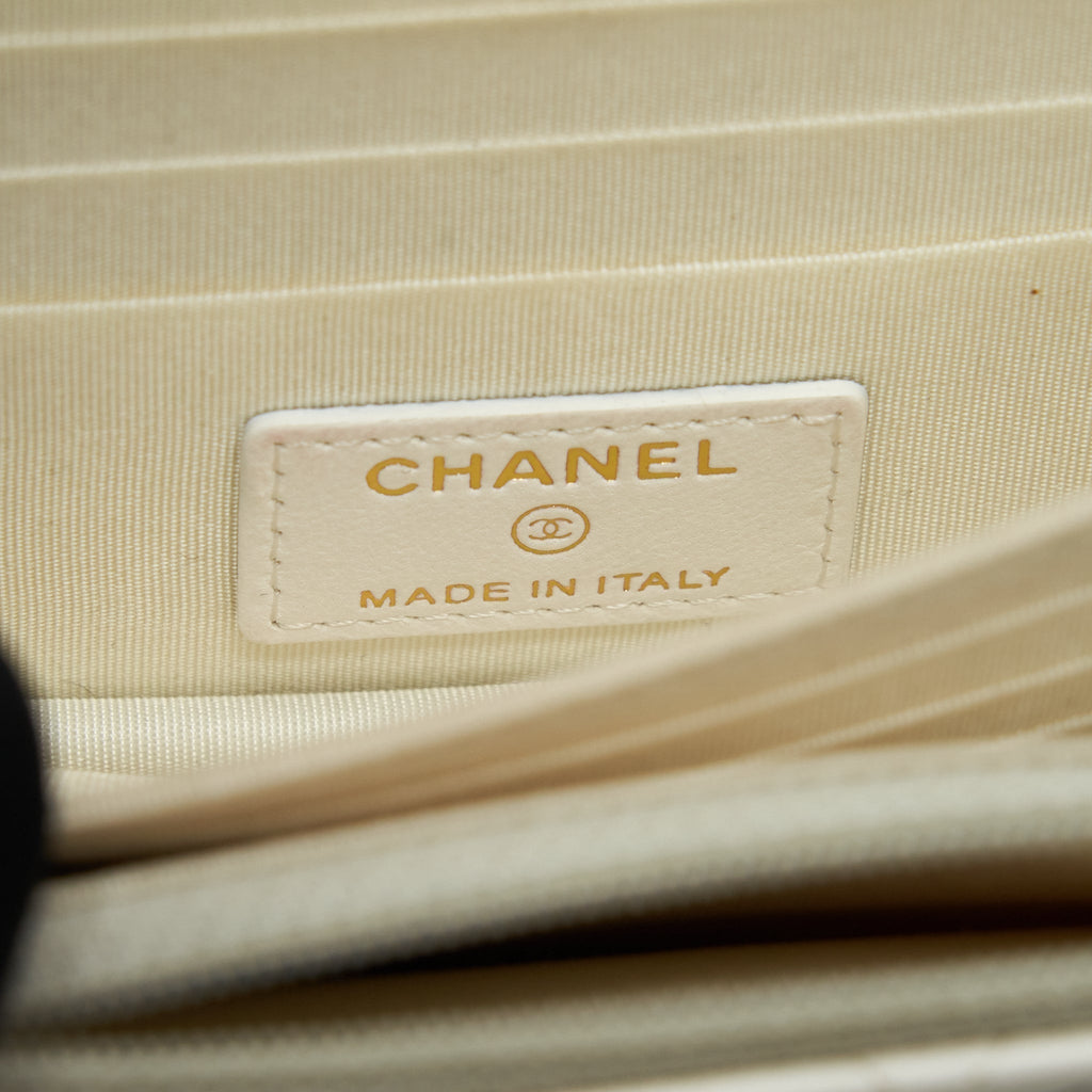 chanel-ruffles-mini-wallet-on-chains-white-ghw