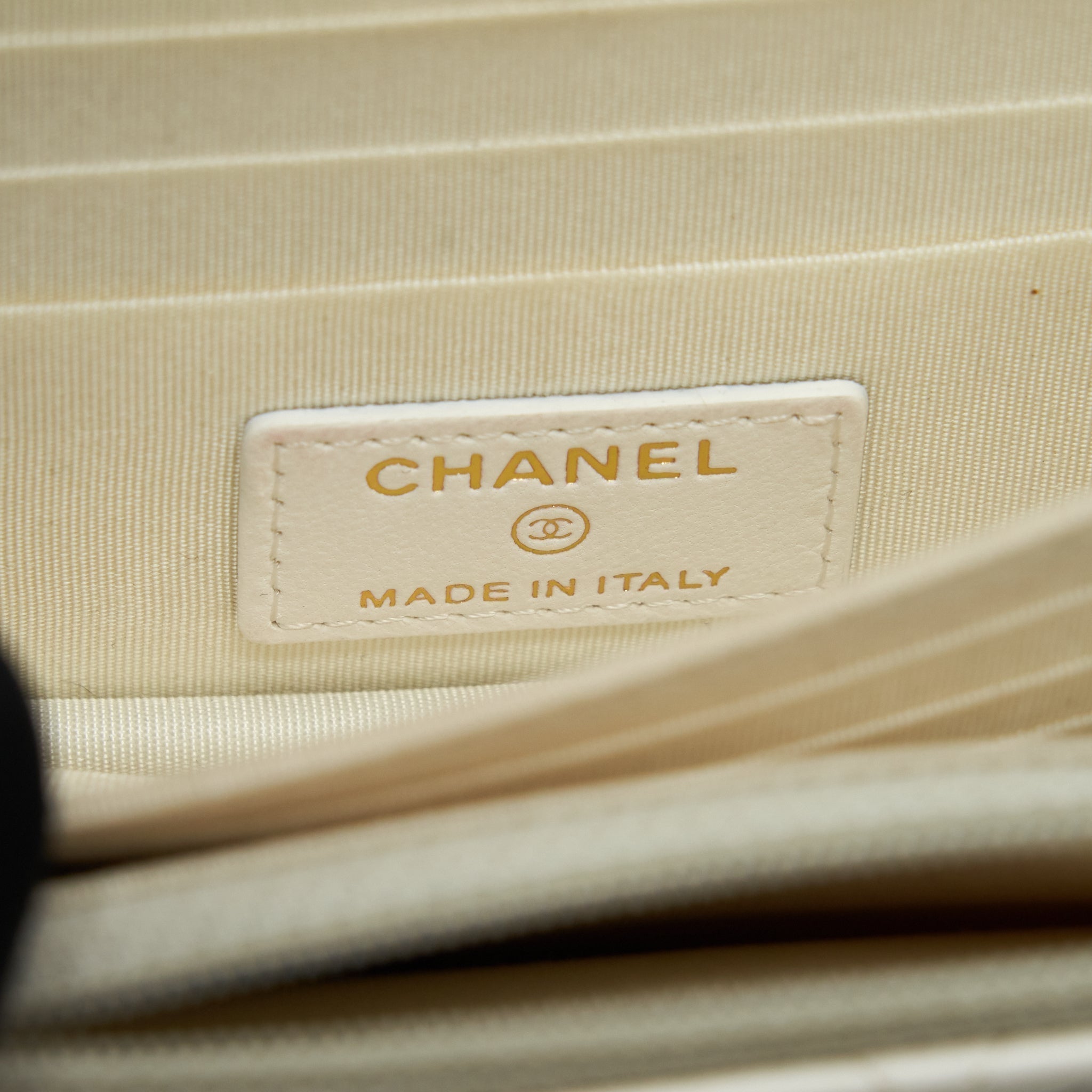 chanel-ruffles-mini-wallet-on-chains-white-ghw