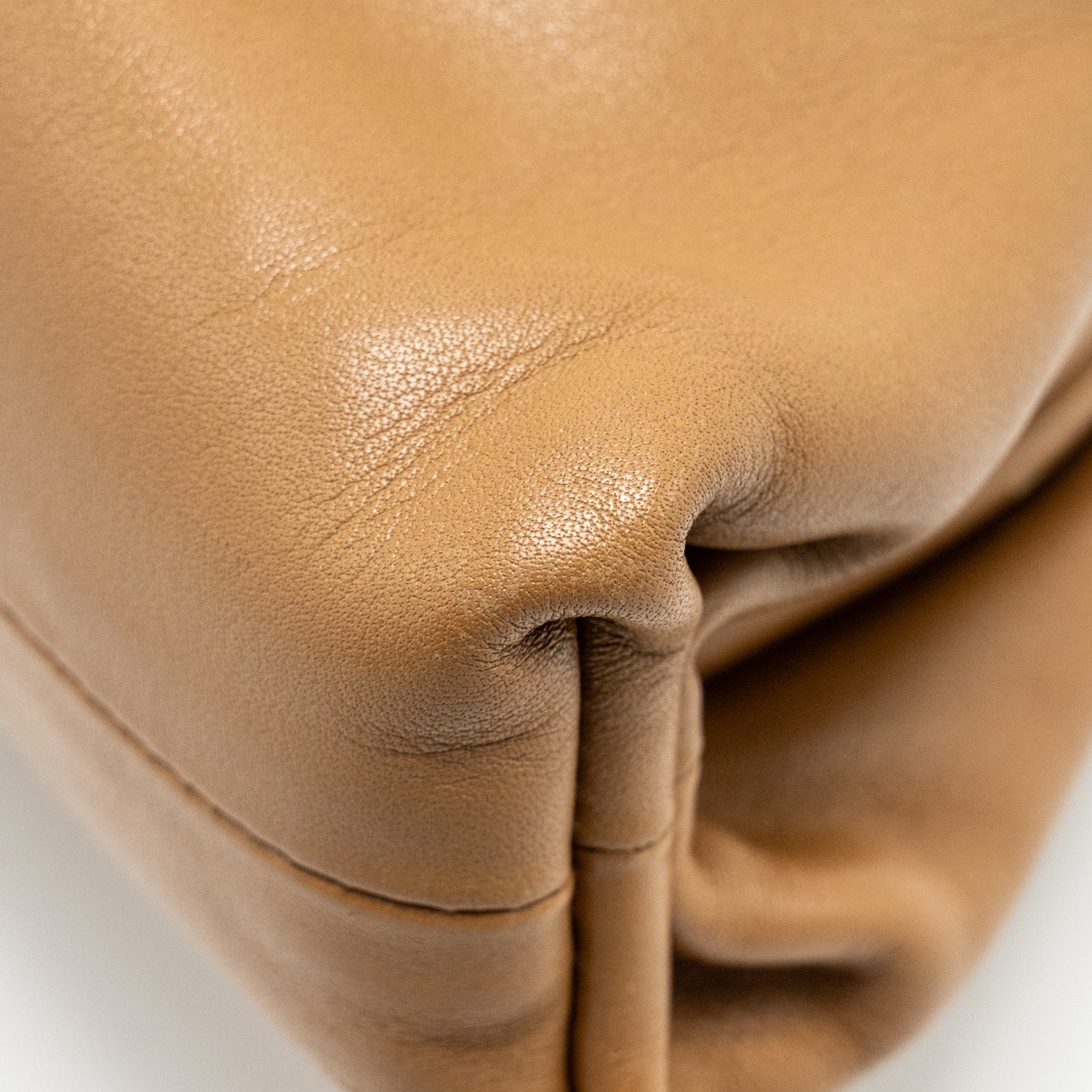 bottega-veneta-mini-the-pouch-smooth-calfskin-caramel-ghw