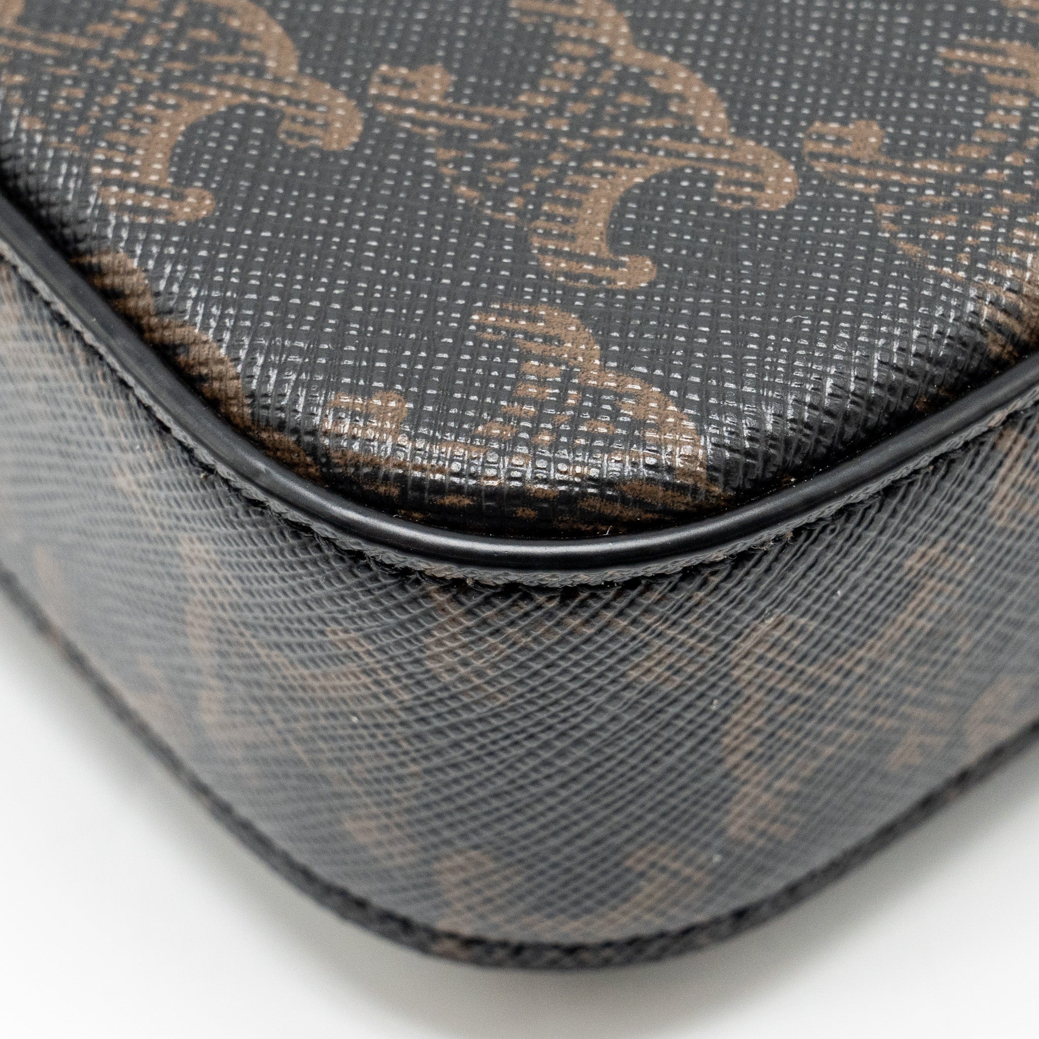 celine-triomphe-shouder-bag-triomphe-canvas-calfskin-tan-ghw