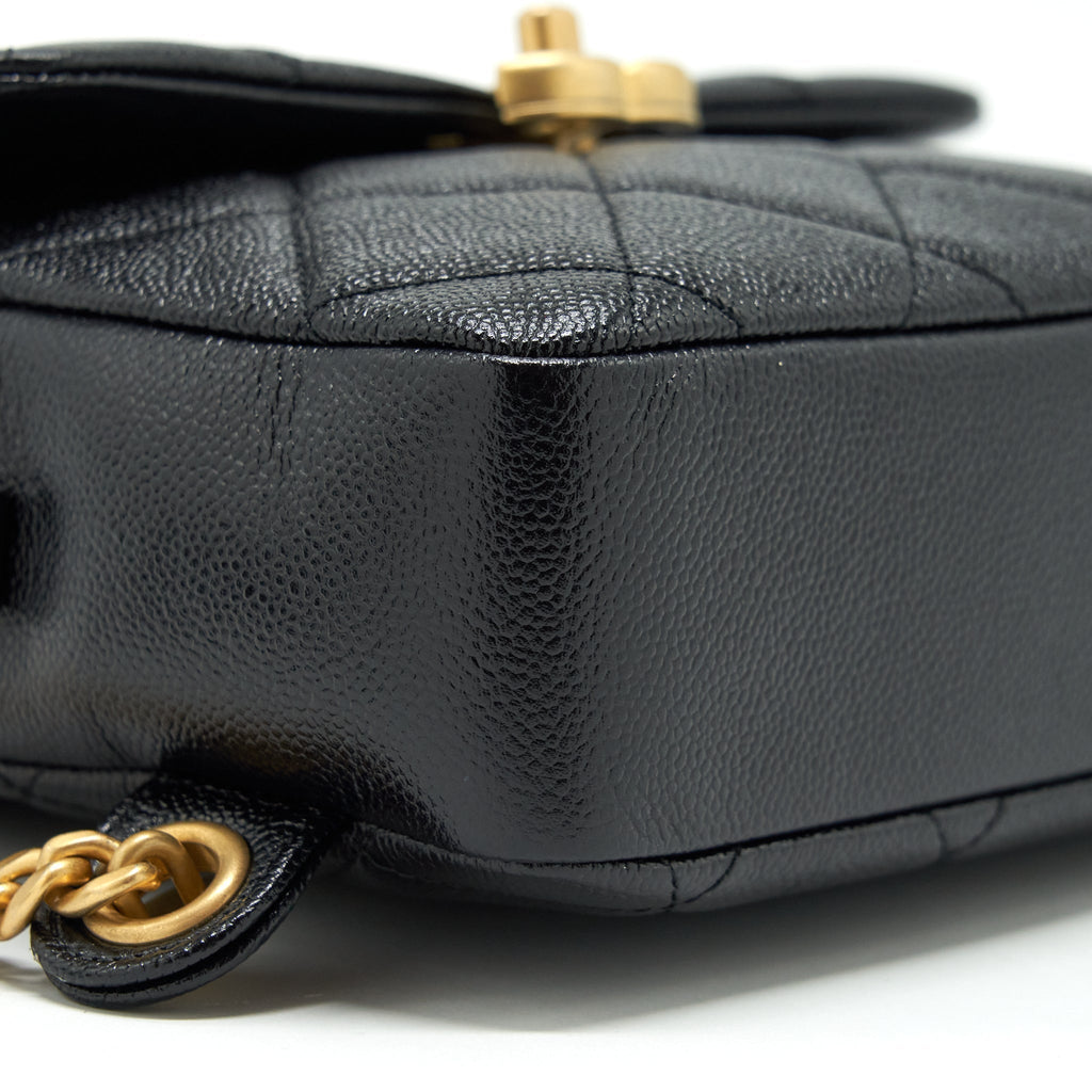 chanel-22p-flap-backpack-caviar-black-ghw-1