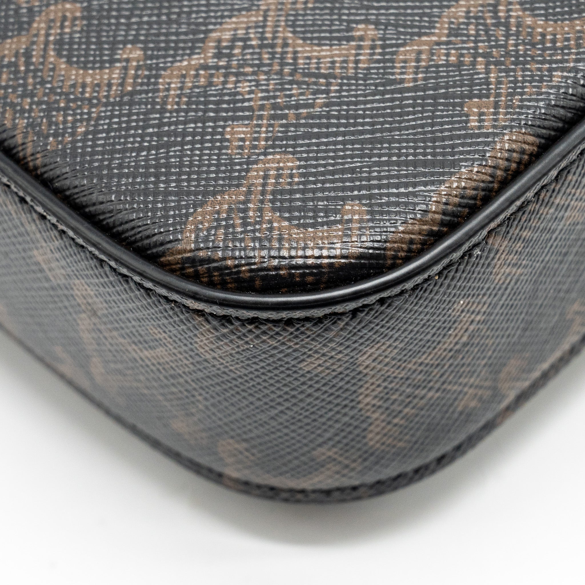 celine-triomphe-shouder-bag-triomphe-canvas-calfskin-tan-ghw