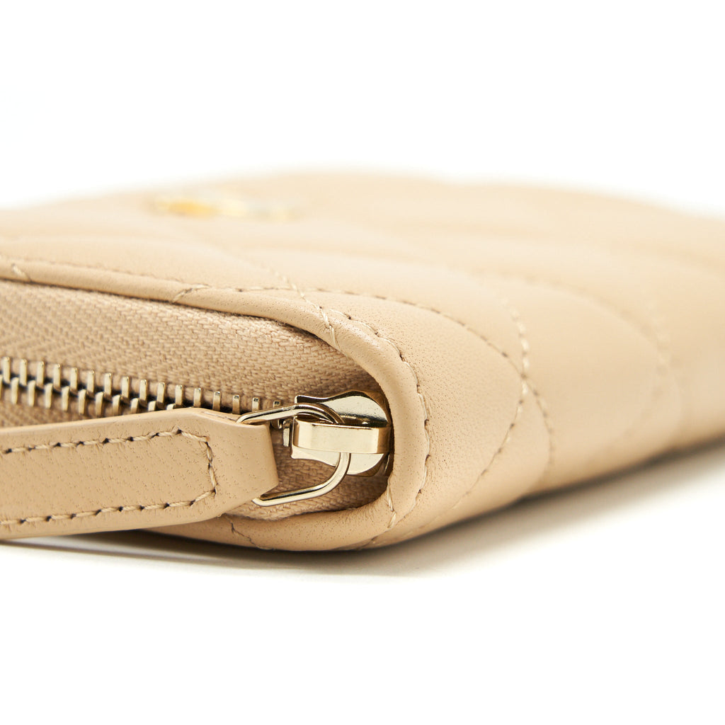 chanel-22c-pearl-crush-card-holder-with-chain-beige-ghw