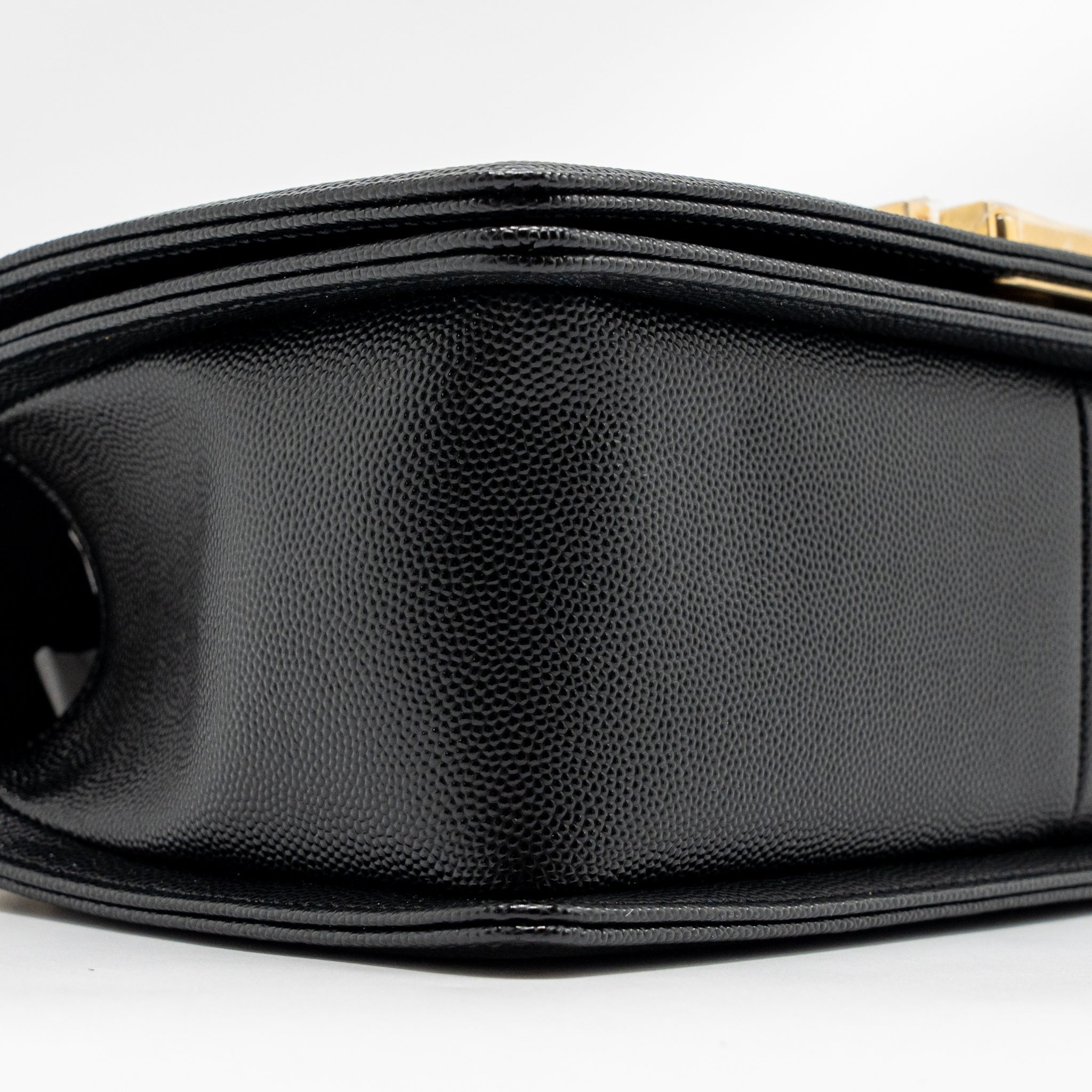 chanel-medium-boy-bag-caviar-black-ghwmicrochip