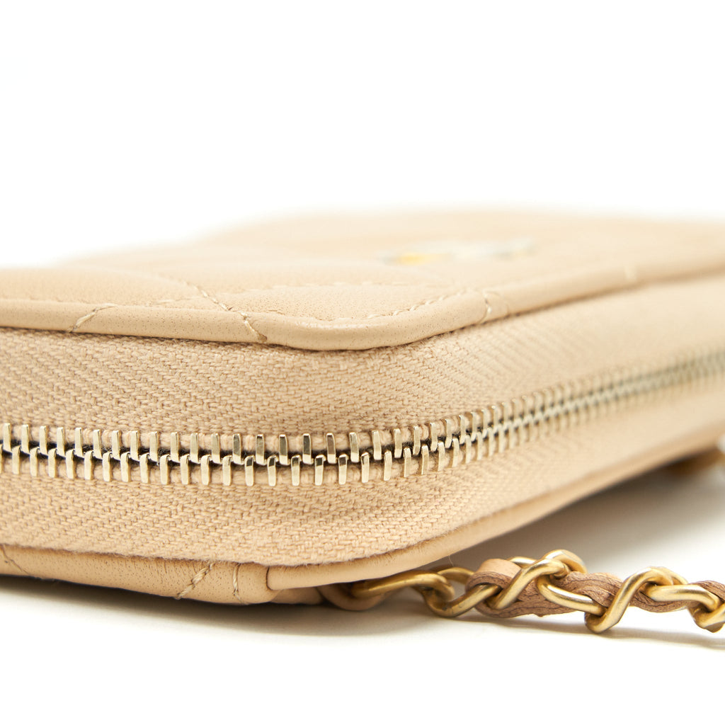 chanel-22c-pearl-crush-card-holder-with-chain-beige-ghw
