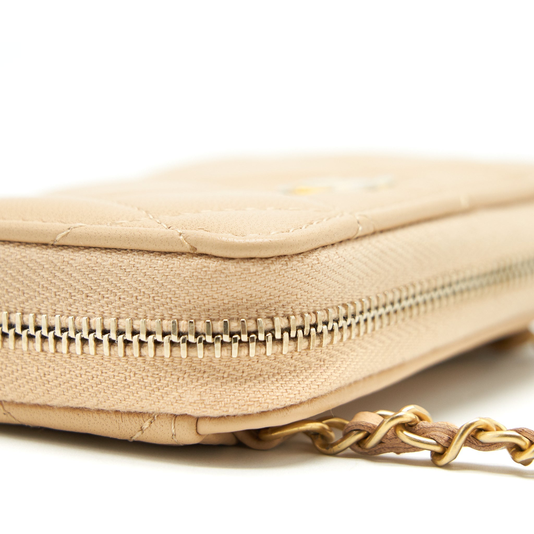 chanel-22c-pearl-crush-card-holder-with-chain-beige-ghw