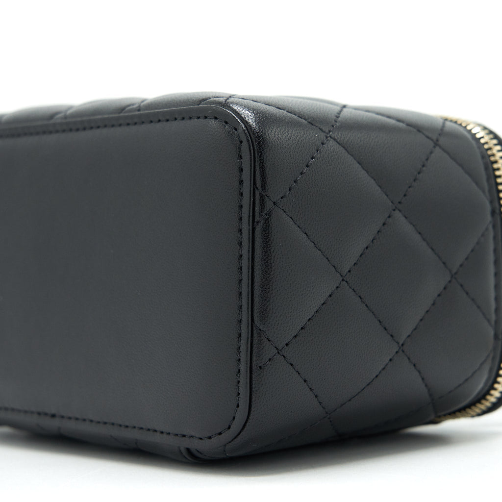 chanel-21k-top-handle-rectangular-vanity-with-chain-black-lghw-1