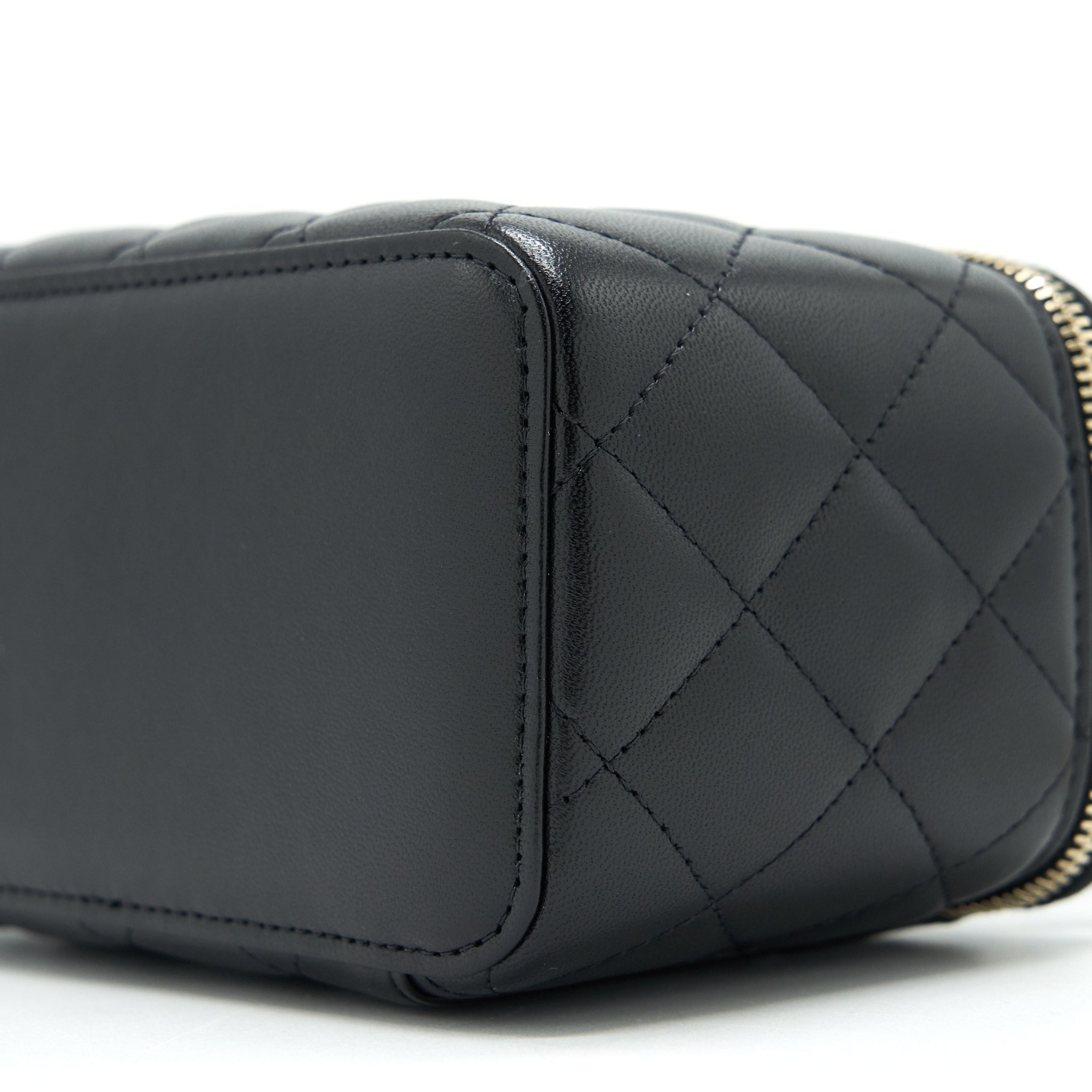 chanel-21k-top-handle-rectangular-vanity-with-chain-black-lghw-1