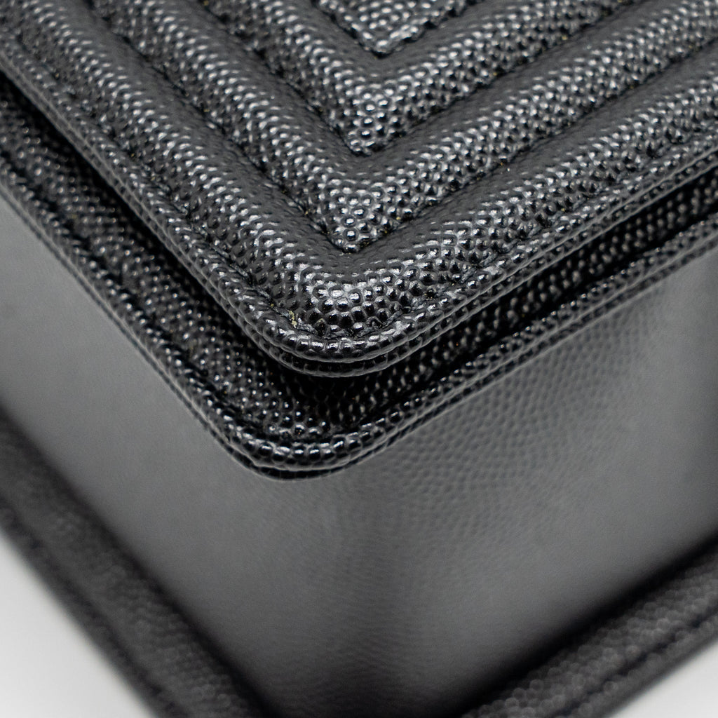 chanel-medium-boy-bag-caviar-black-ghwmicrochip