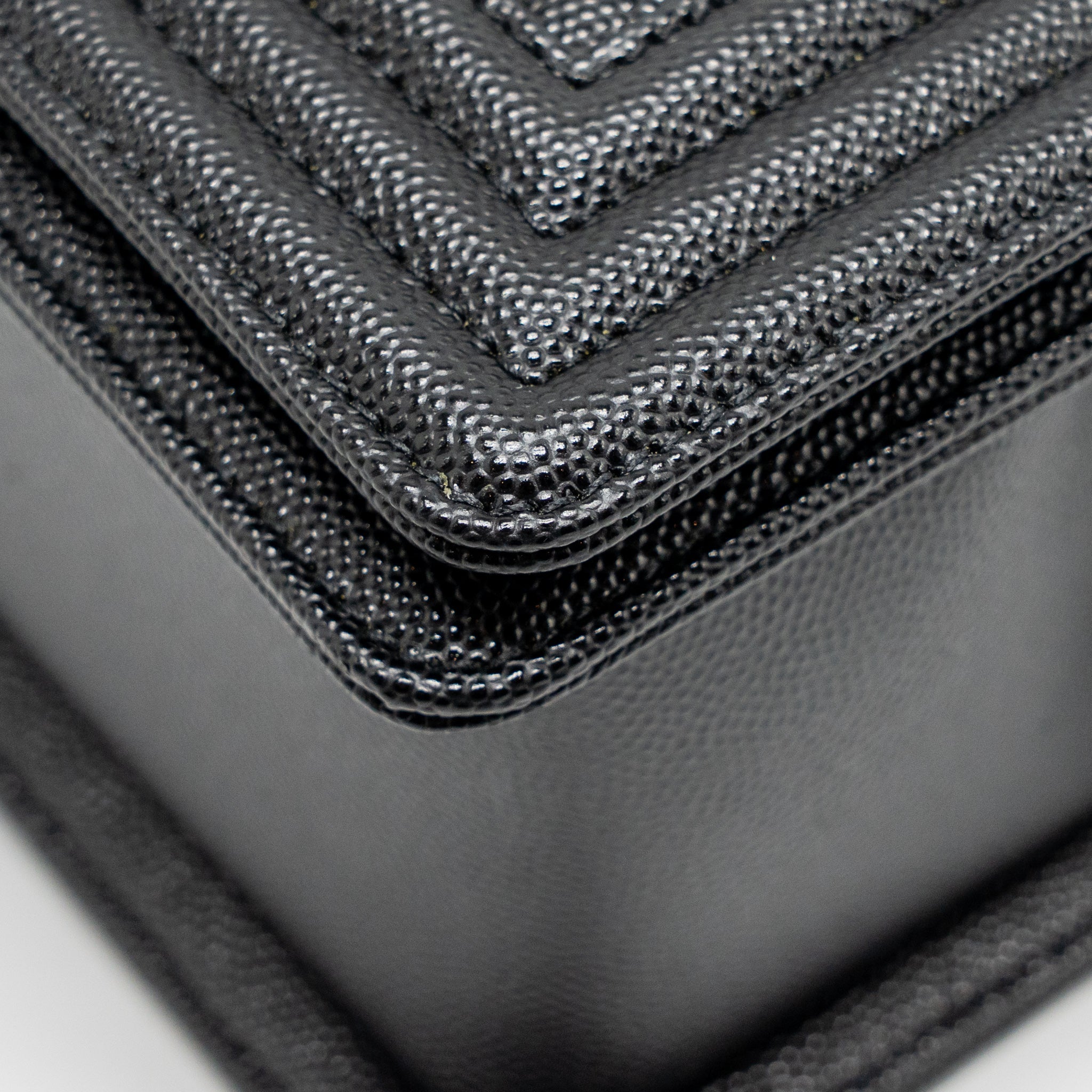 chanel-medium-boy-bag-caviar-black-ghwmicrochip