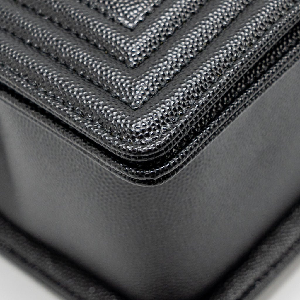 chanel-medium-boy-bag-caviar-black-ghwmicrochip