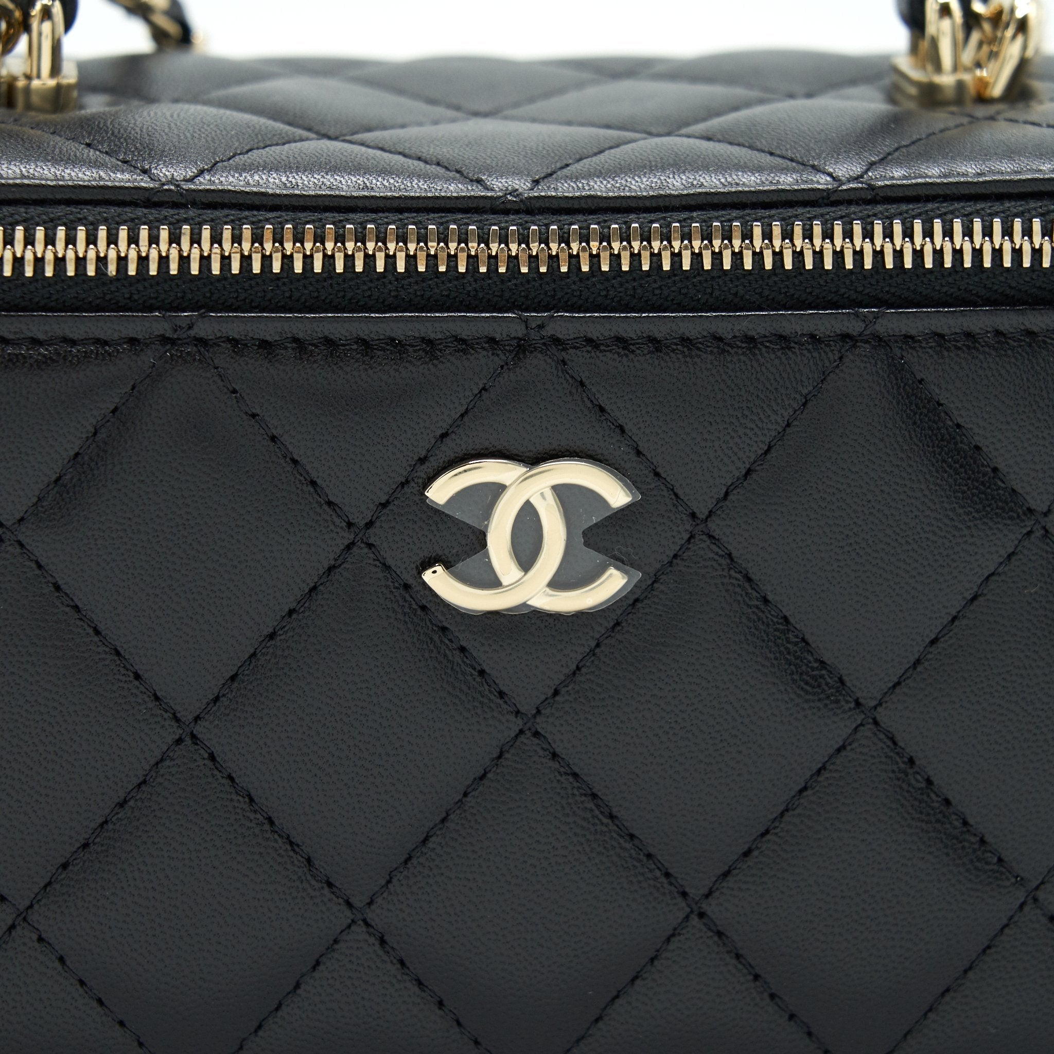 chanel-21k-top-handle-rectangular-vanity-with-chain-black-lghw
