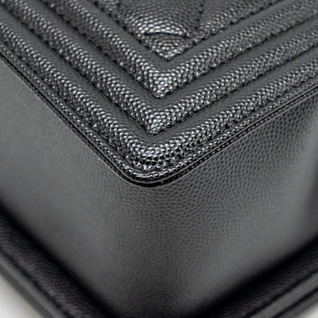 chanel-medium-boy-bag-caviar-black-ghwmicrochip
