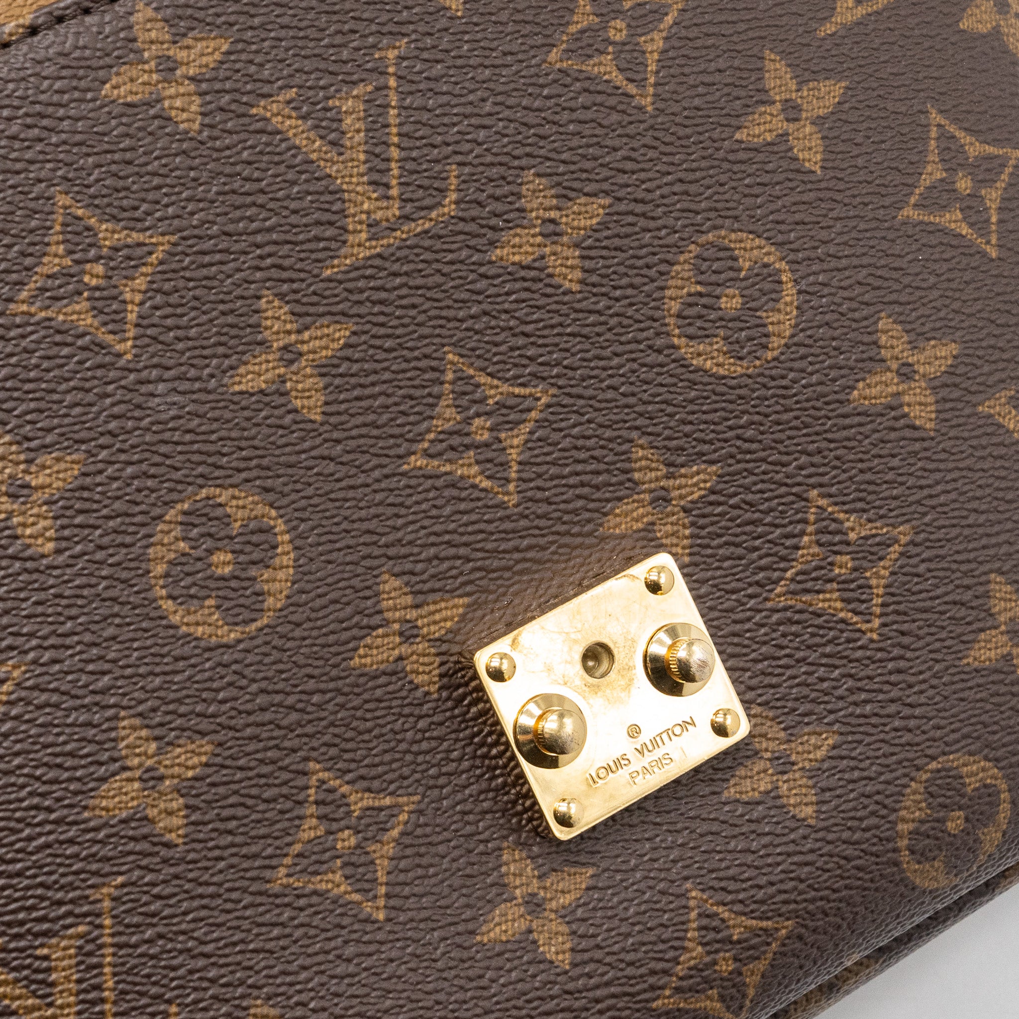 louis-vuitton-pochette-metis-reverse-monogram-canvas-ghw-1