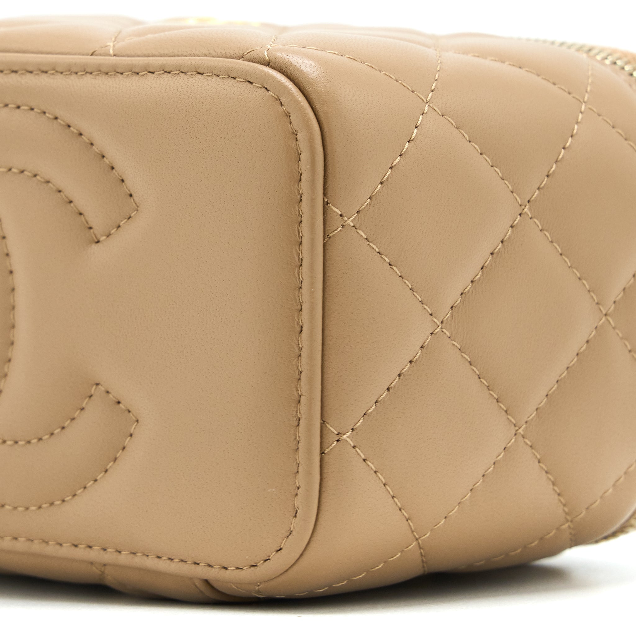 chanel-pearl-crush-long-vanity-case-lambskin-dark-beige-ghw