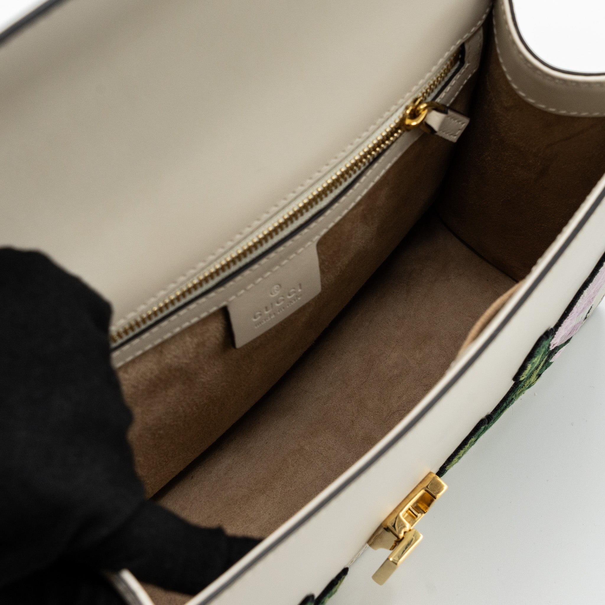 gucci-sylvie-embroidered-shoulder-bag-calfskin-white-ghw