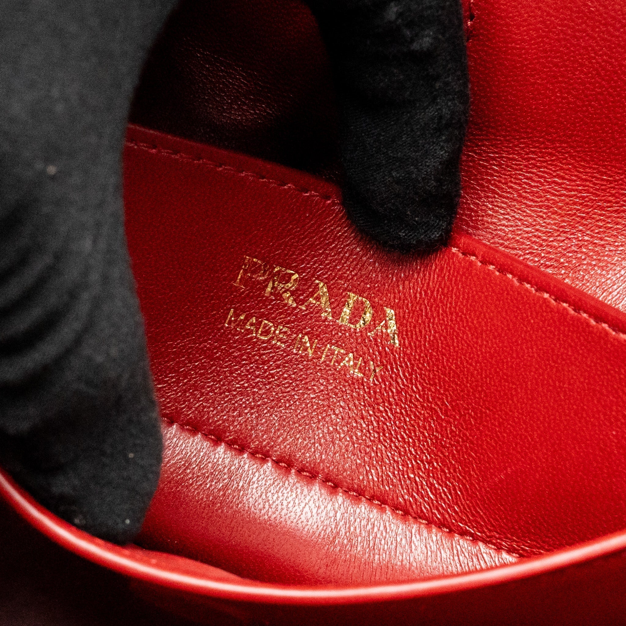 prada-medium-saffiano-cuir-tote-bag-leather-black-fuoco-ghw