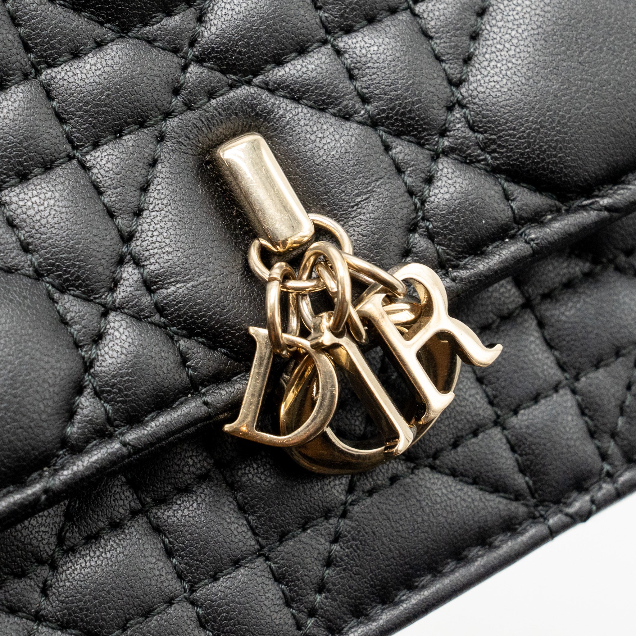 black-dior-wallet-on-chain