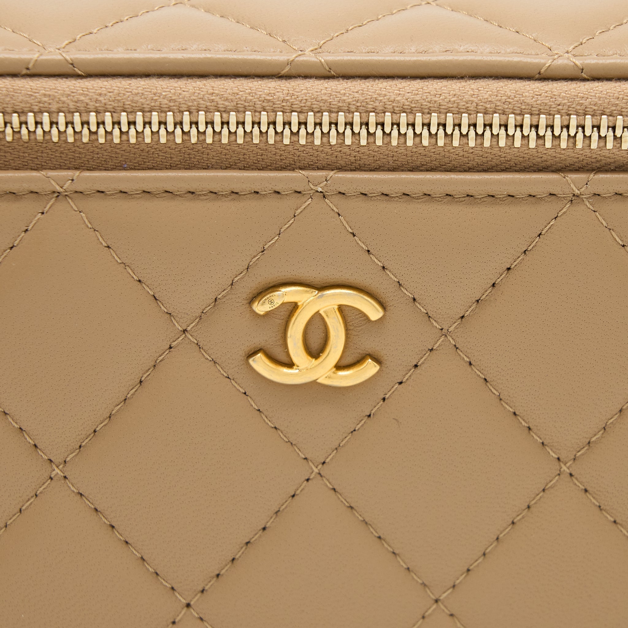 chanel-pearl-crush-long-vanity-case-lambskin-dark-beige-ghw