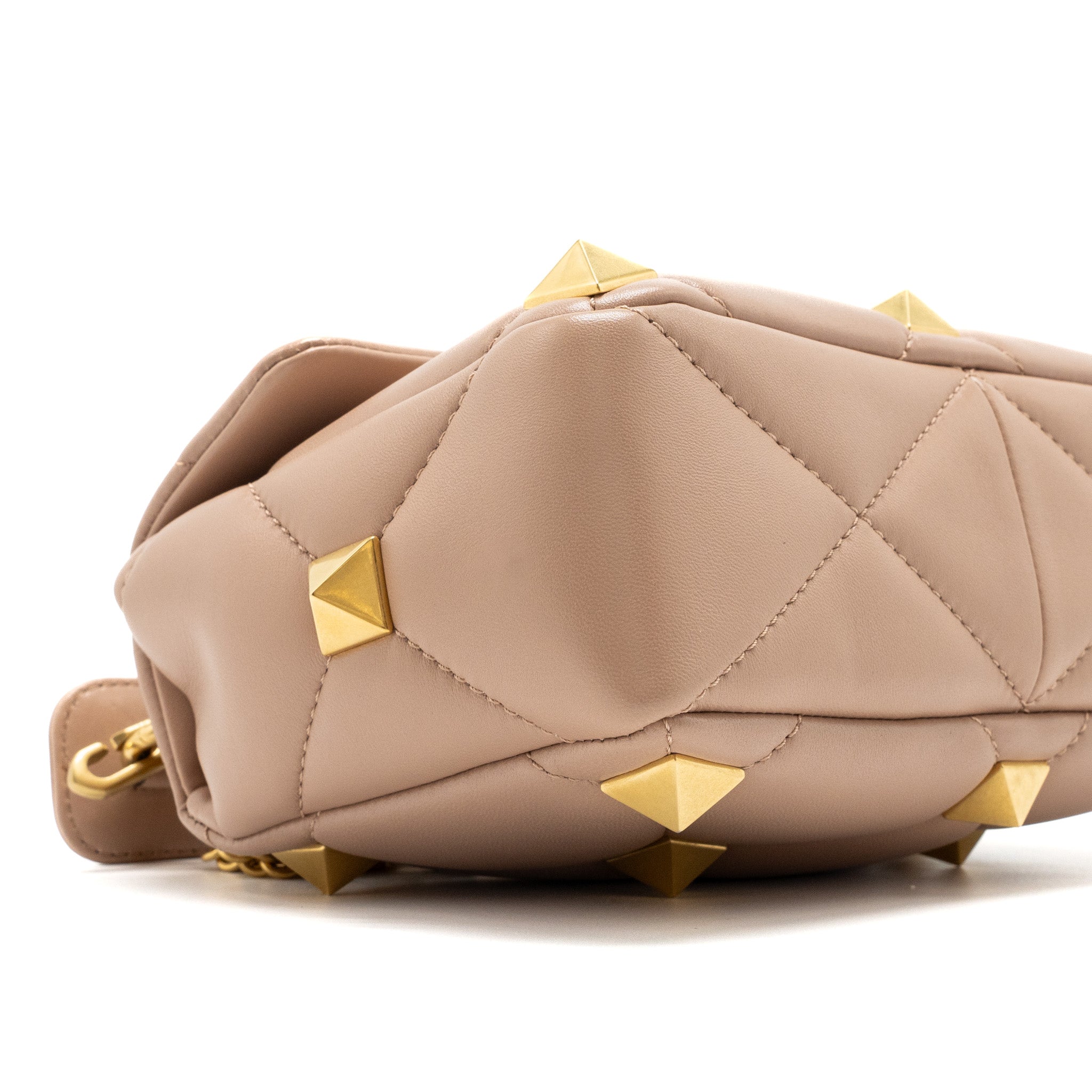 valentino-medium-roman-stud-shoulder-bag-nappa-poudre-ghw