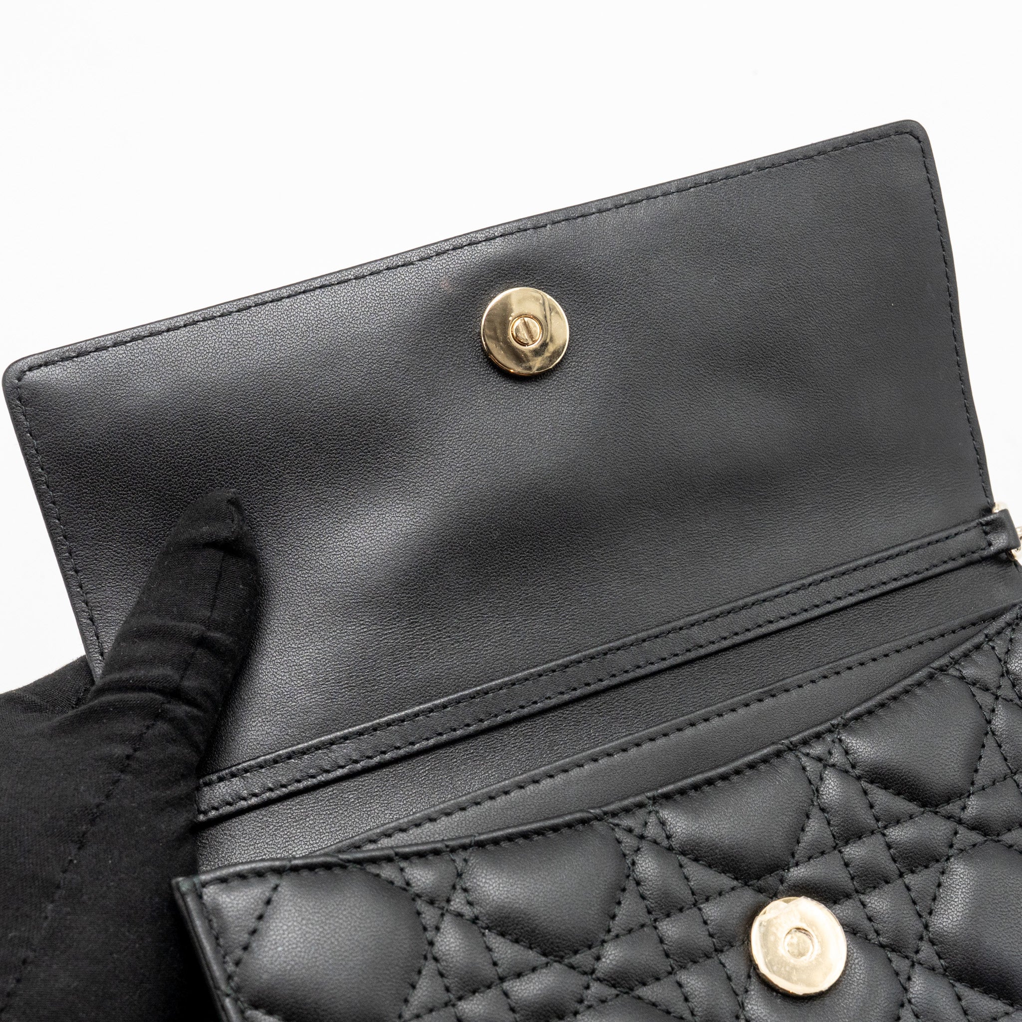 black-dior-wallet-on-chain