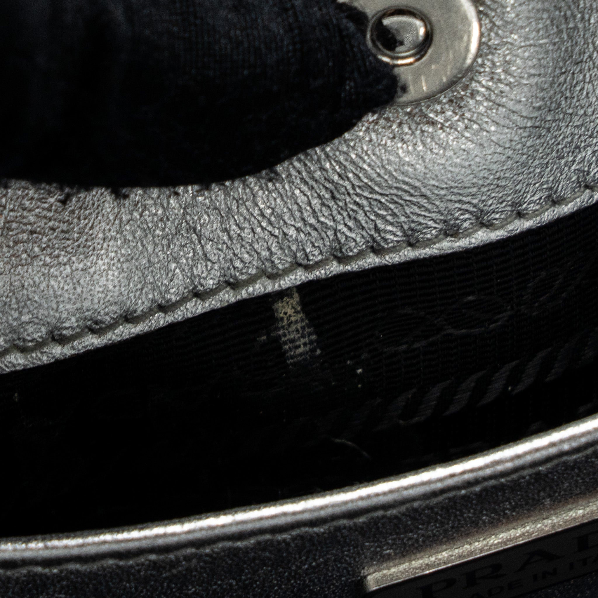 prada-borsa-a-spalla-cleo-pelle-spazzolato-argento-shw