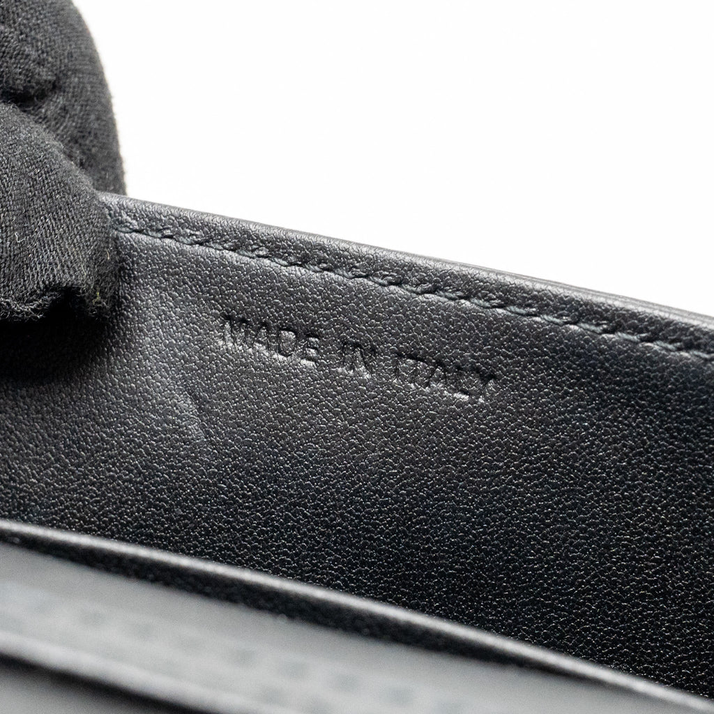 black-dior-wallet-on-chain