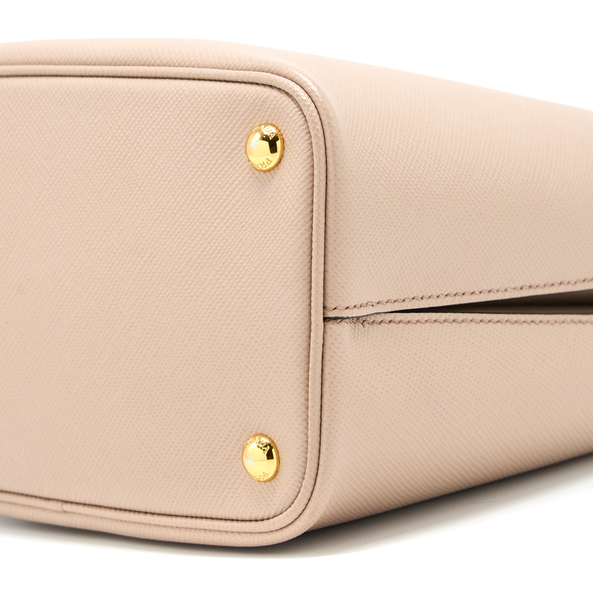 prada-saffiano-panier-bag-cipria-nero-ghw