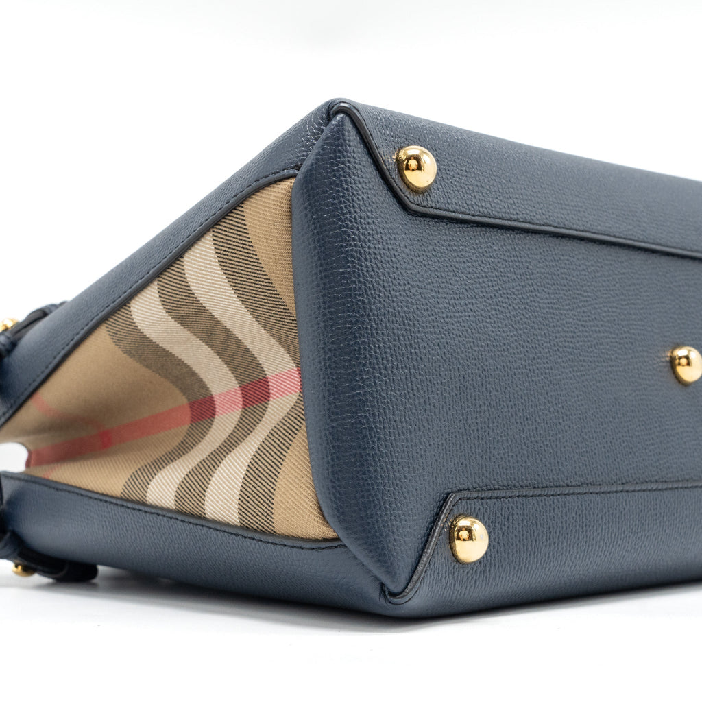 burberry-the-large-banner-bag-calfskin-dark-blue-multicolour-ghw-1