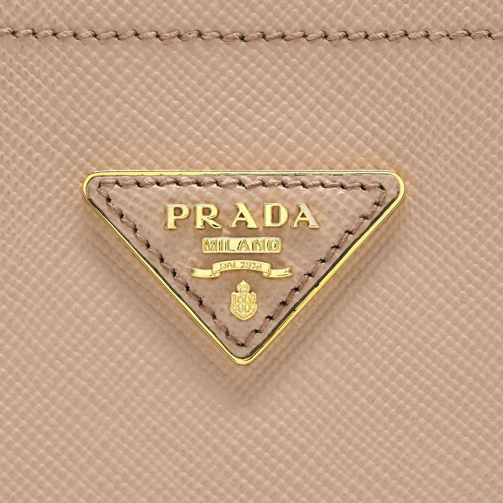 prada-saffiano-panier-bag-cipria-nero-ghw