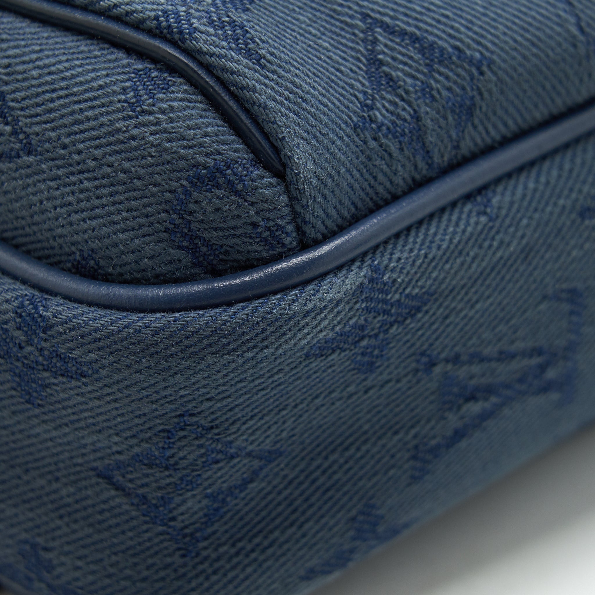 louis-vuitton-outd-bumbag-denim-navy