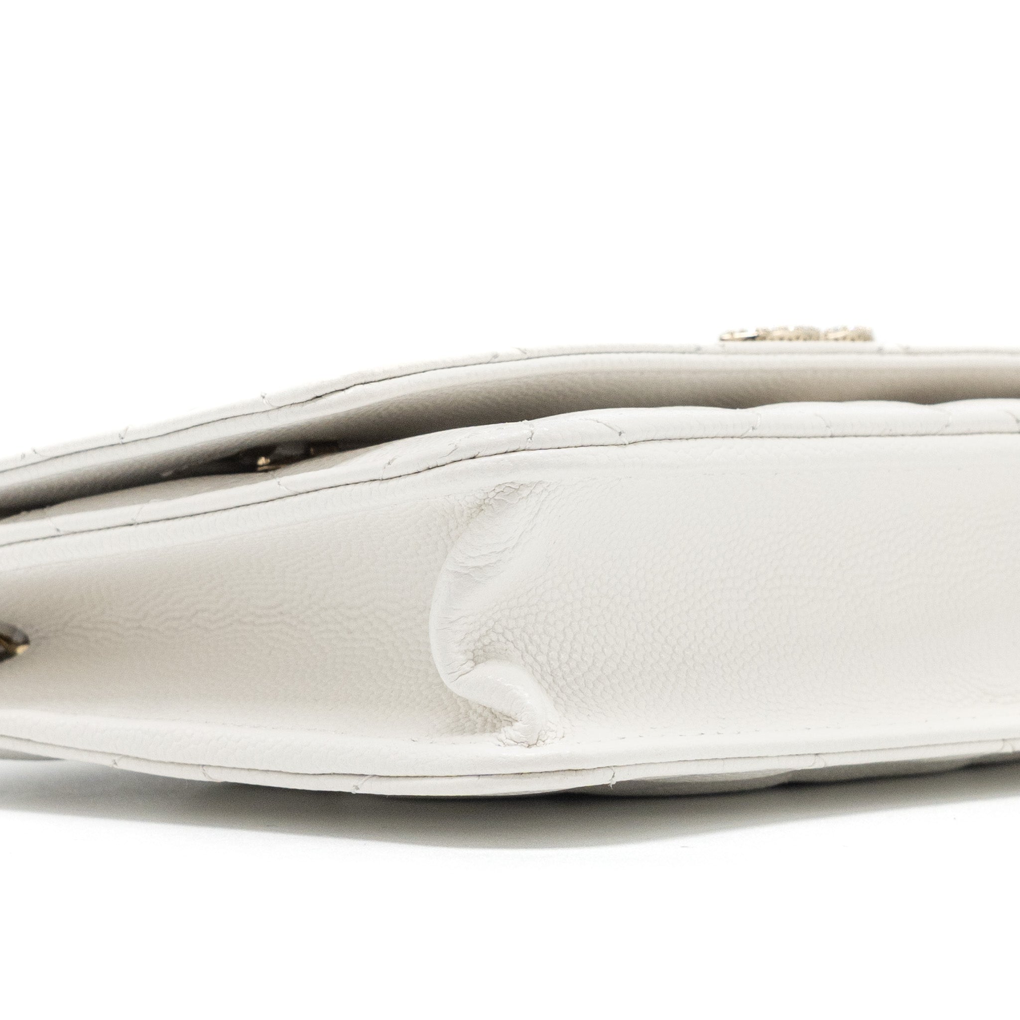 copy-of-chanel-detail-crystal-cc-logo-wallet-on-chain-caviar-white-lghwmicrochip