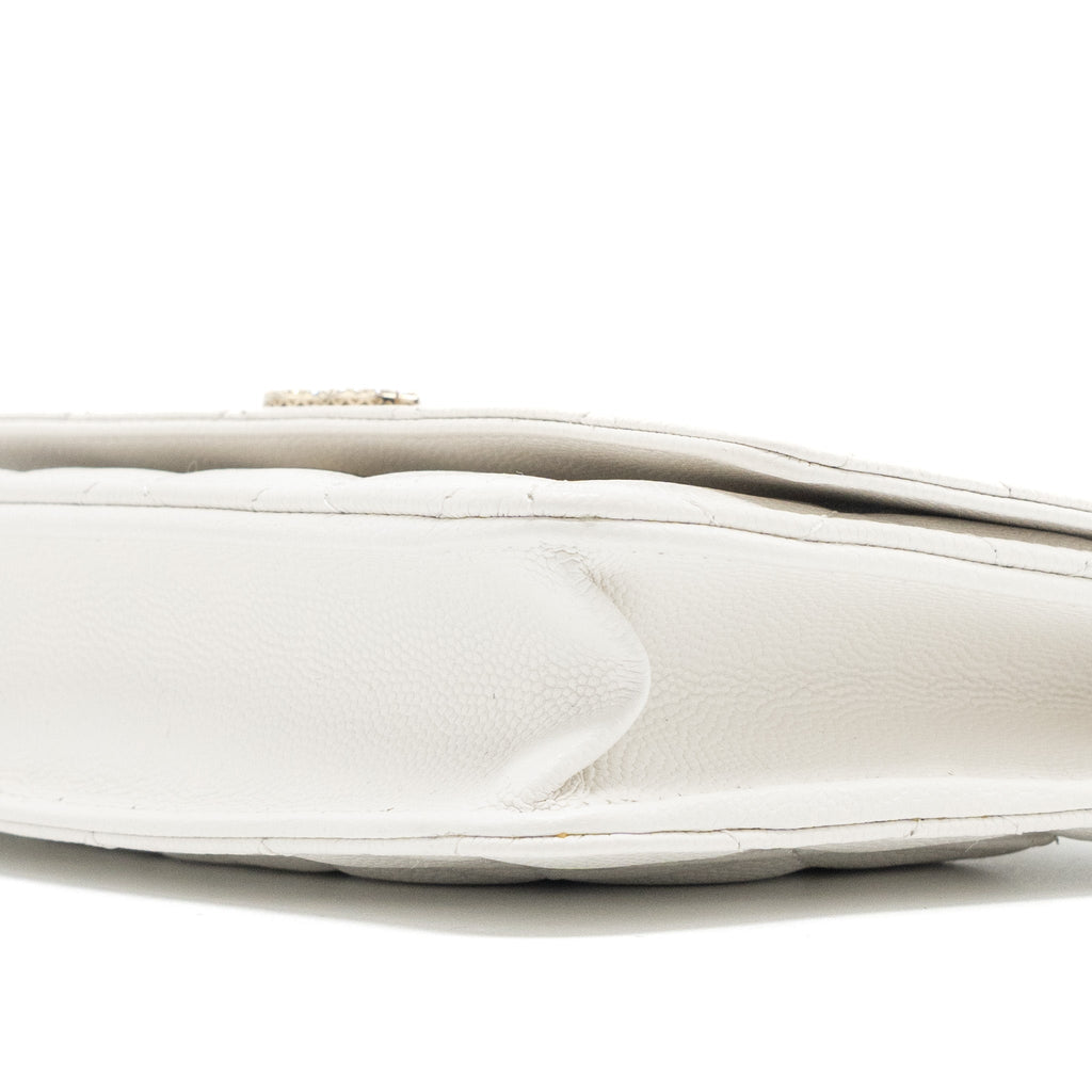 copy-of-chanel-detail-crystal-cc-logo-wallet-on-chain-caviar-white-lghwmicrochip
