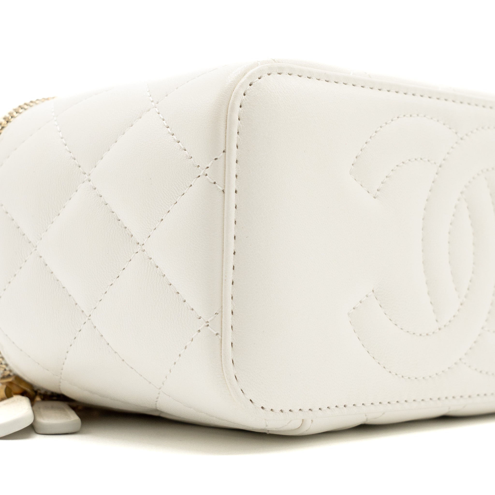 chanel-long-vanity-with-lambskin-white-ghwmicrochip