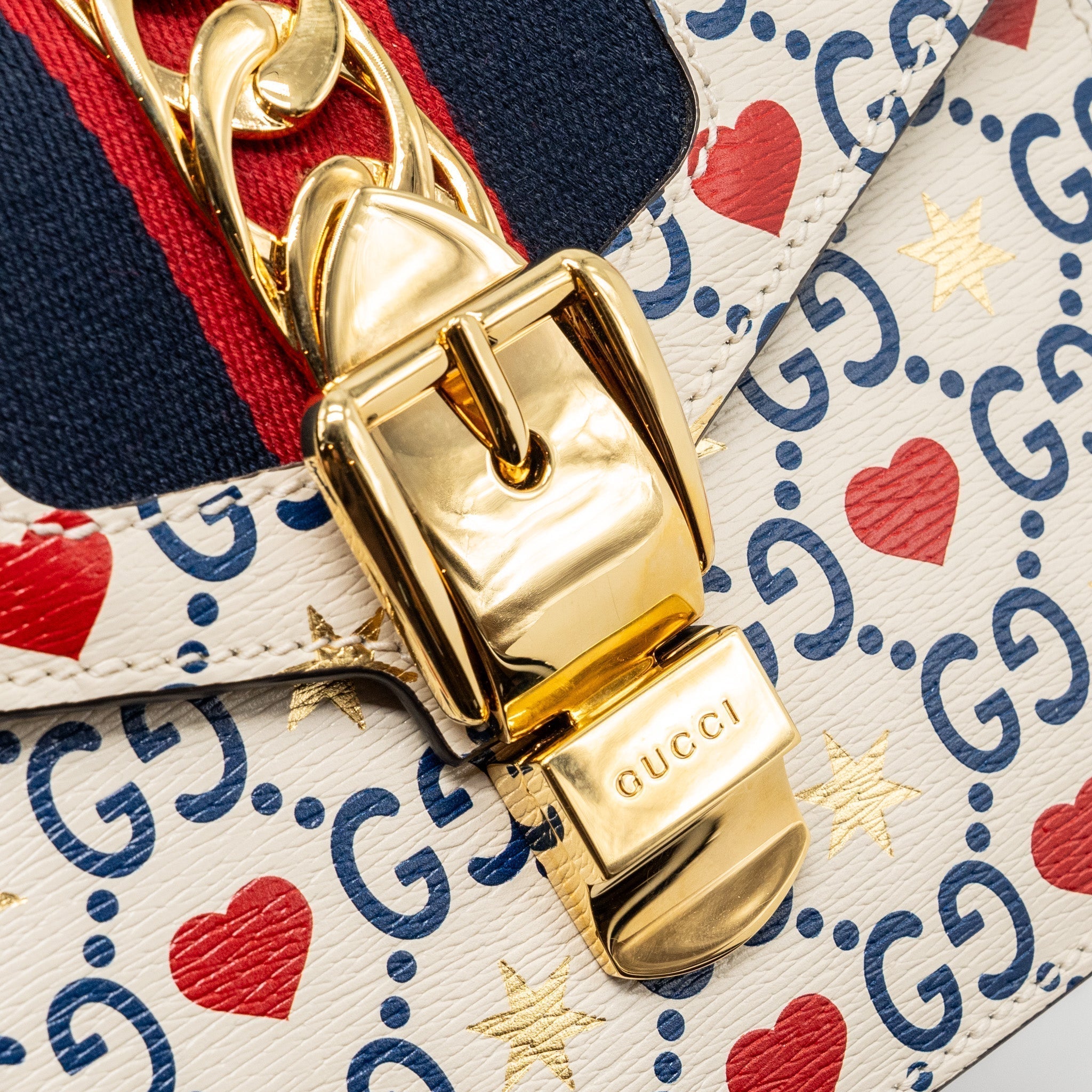 gucci-mini-top-handle-sylvie-tote-bag-with-heart-print-limited-white-multicolor-ghw