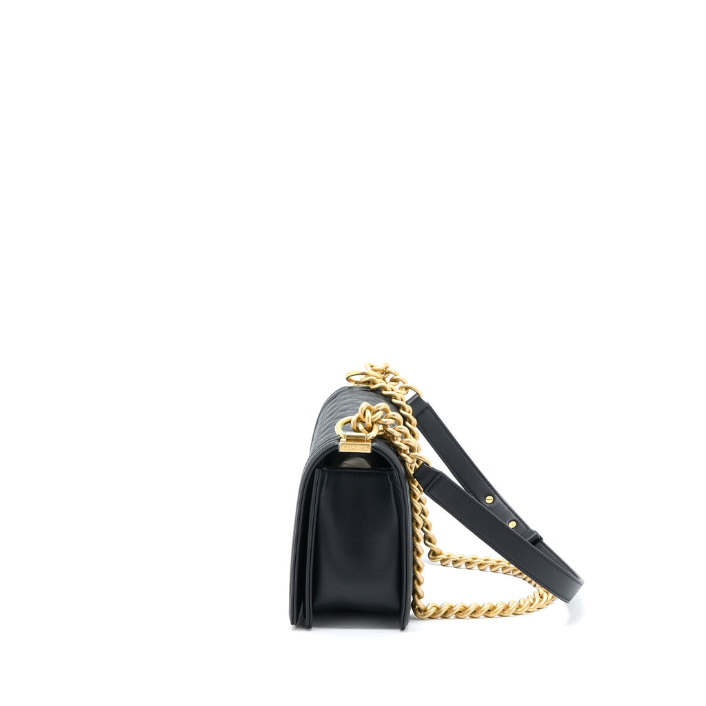 chanel-medium-boy-bag-calfskin-black-ghw-1
