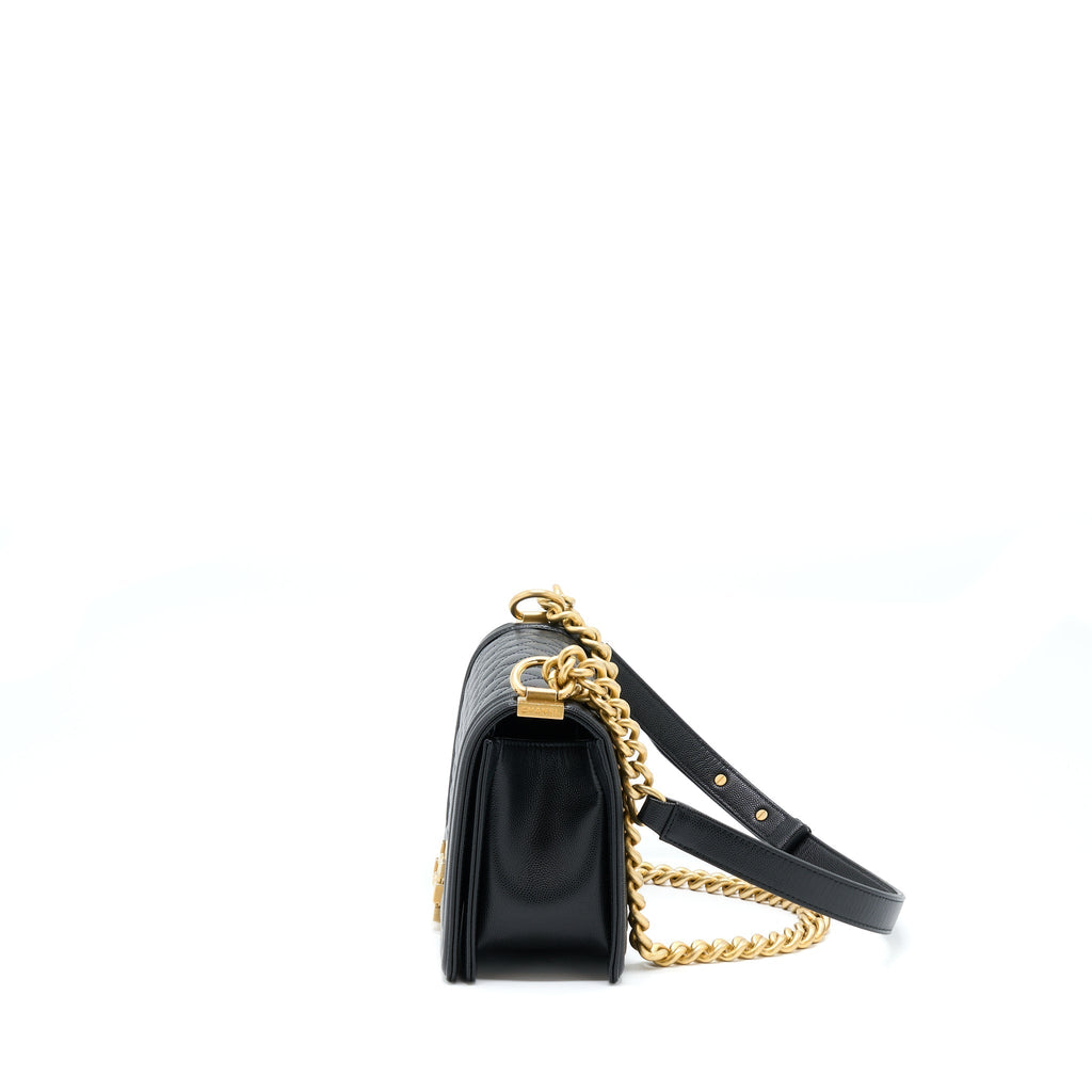 chanel-medium-boy-bag-caviar-black-brushed-ghw