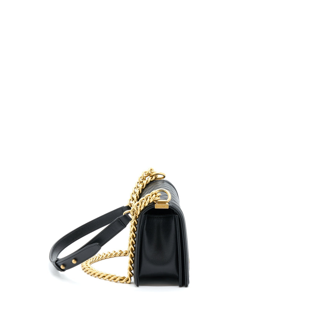 chanel-medium-boy-bag-caviar-black-brushed-ghw