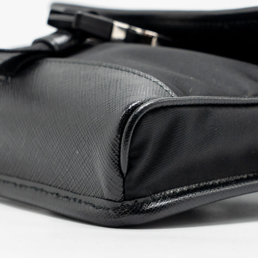 prada-trimmed-saffiano-phone-case-re-nylon-black-shw