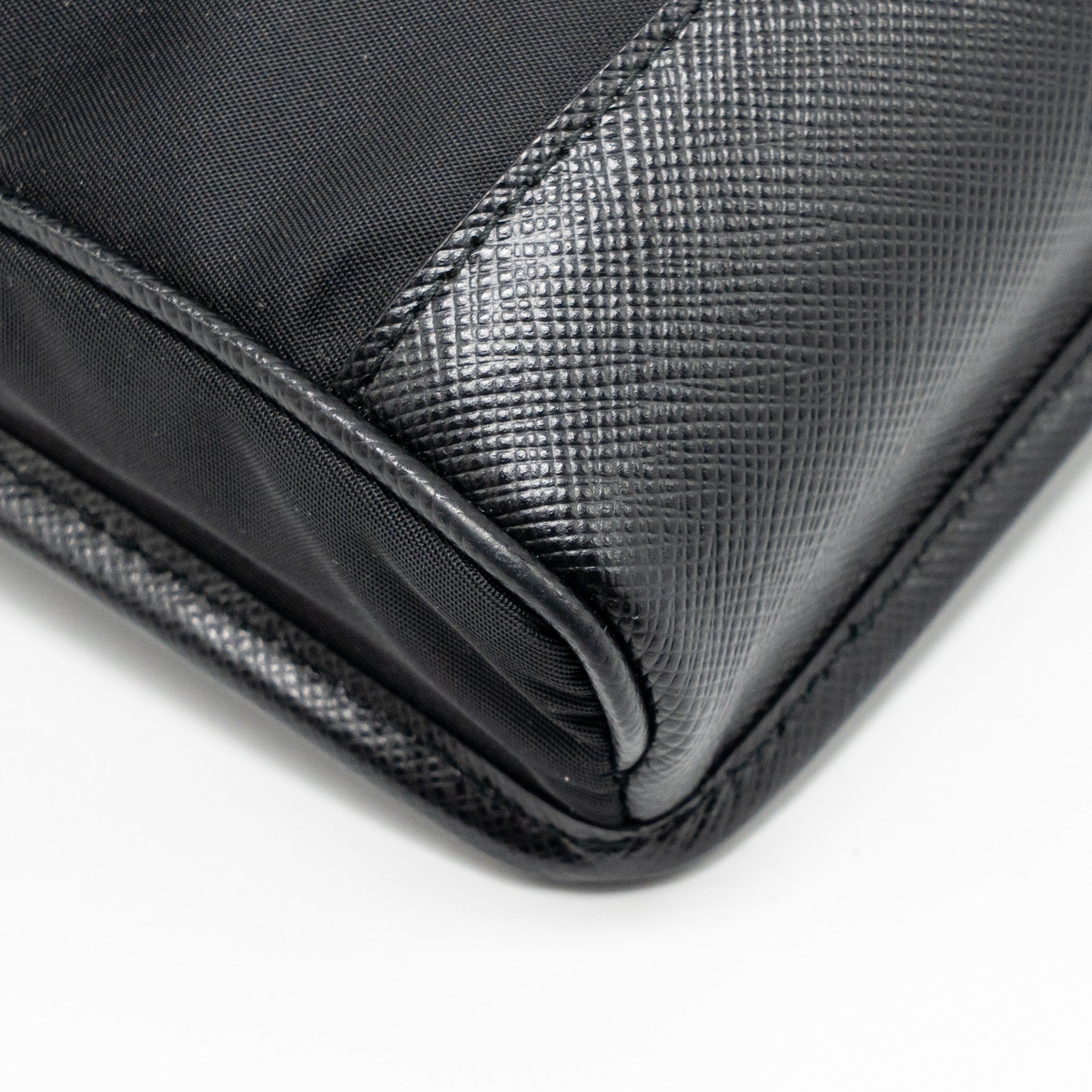 prada-trimmed-saffiano-phone-case-re-nylon-black-shw