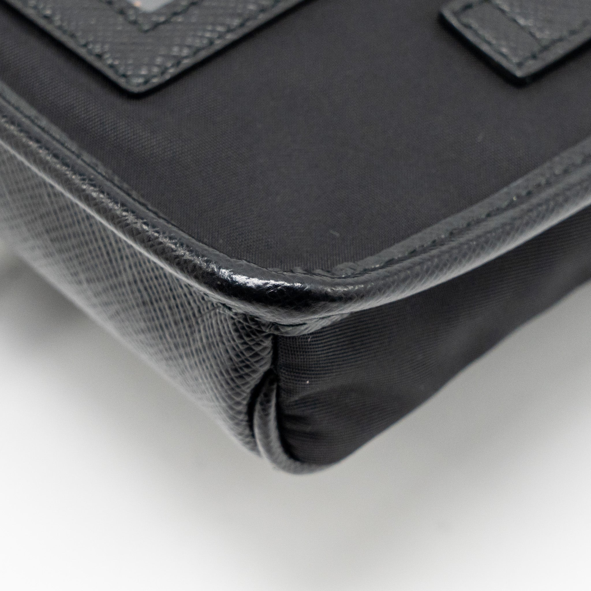 prada-trimmed-saffiano-phone-case-re-nylon-black-shw