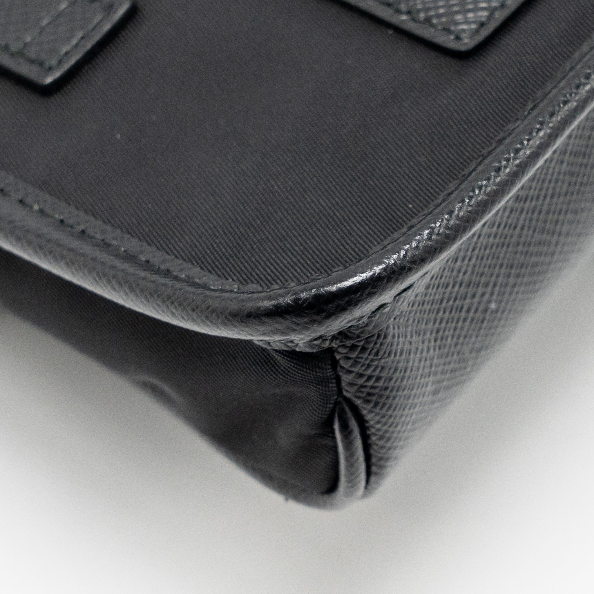 prada-trimmed-saffiano-phone-case-re-nylon-black-shw