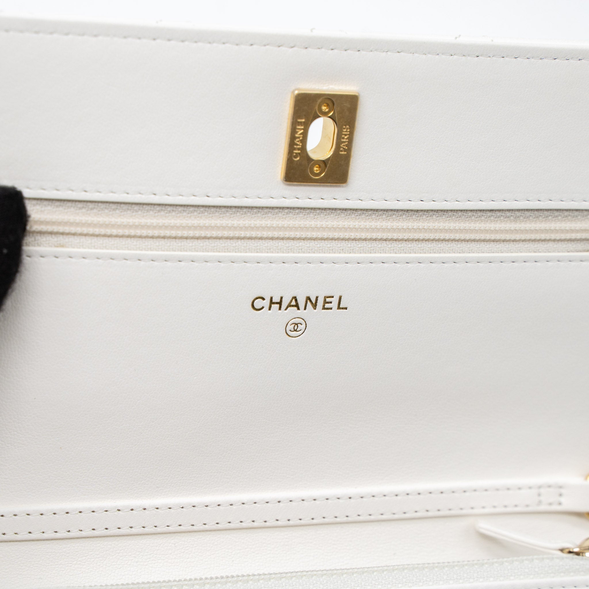 chanel-pearl-crush-wallet-on-chain-lambskin-white-ghw-microchip-2
